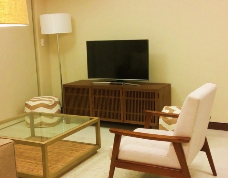 Three Bedroom 3BR Condo Unit with Balcony For Sale in 8 Forbestown Road