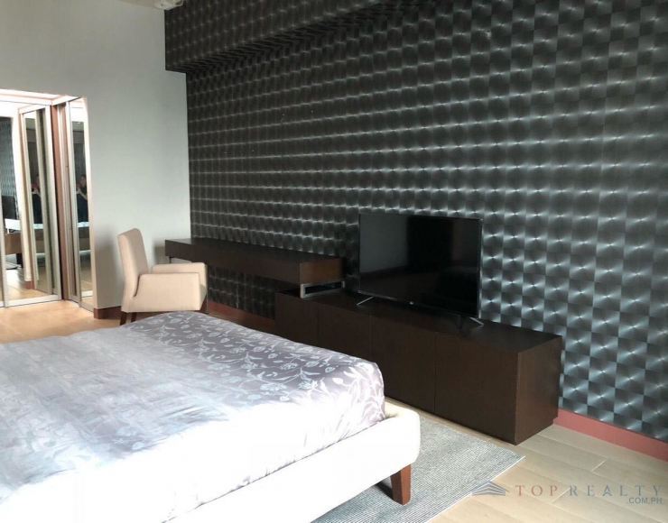 3BR Condo Unit For Sale in 8 Forbestown Road Bonifacio Global City