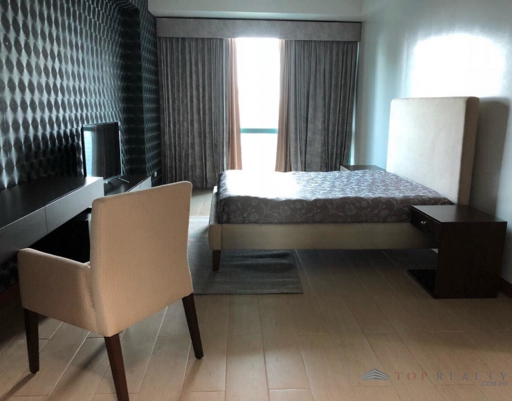 3BR Condo Unit For Sale in 8 Forbestown Road Bonifacio Global City